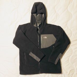 Kid boys The North Face jacket/pullover.